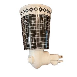 Scentsy plug in Wax Warmer Black and White